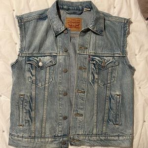 Levi’s relaxed trucker vest
